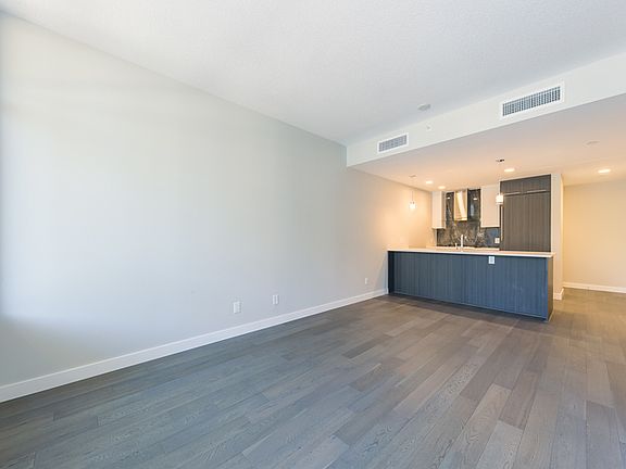 3rd image of 5033 Cambie St