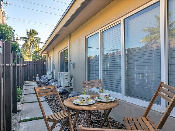 3rd image of 515 SW 12th St #1