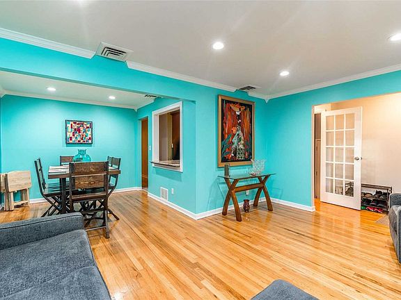 5th image of 227 Frederick Ave