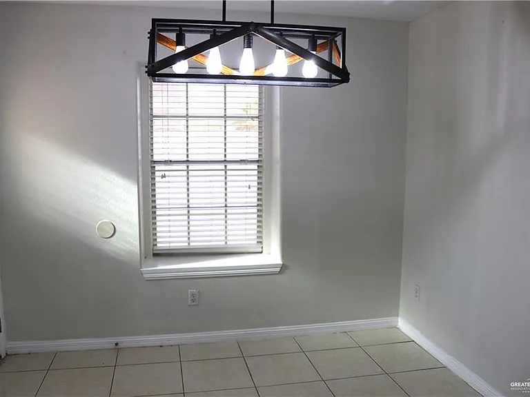 3804 W Kerria Ave — Photo 4
