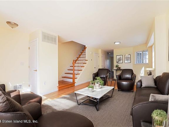 2nd image of 137 Hett Ave