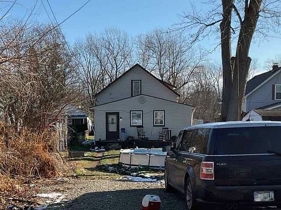 5th image of 327 Enterprise Ave