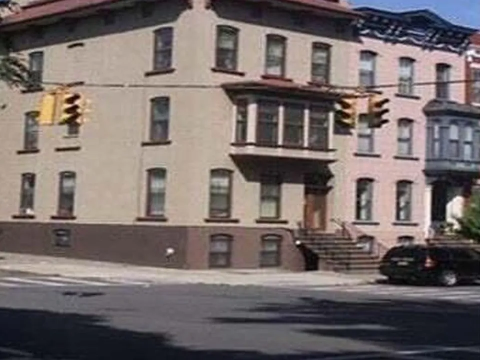 461 State St #3R