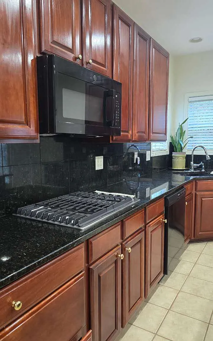 4 bed, 3591 sqft, $2,695 — Photo 3