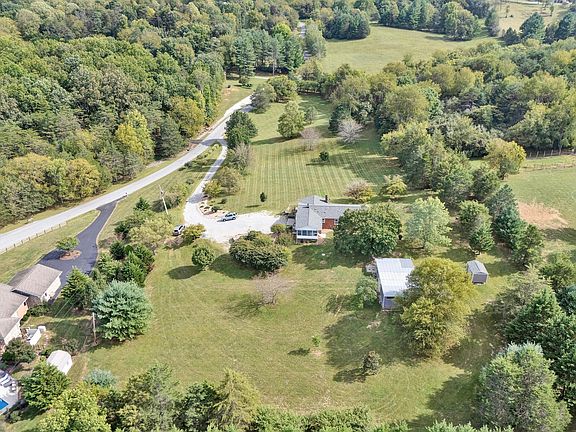5th image of 819 Sprinkle Rd