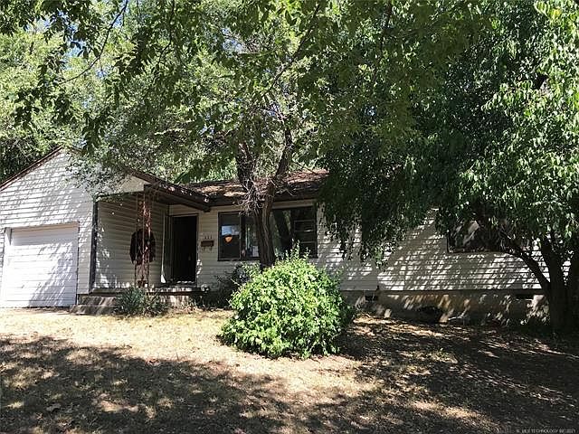 1st image of 523 S 74th Ave E