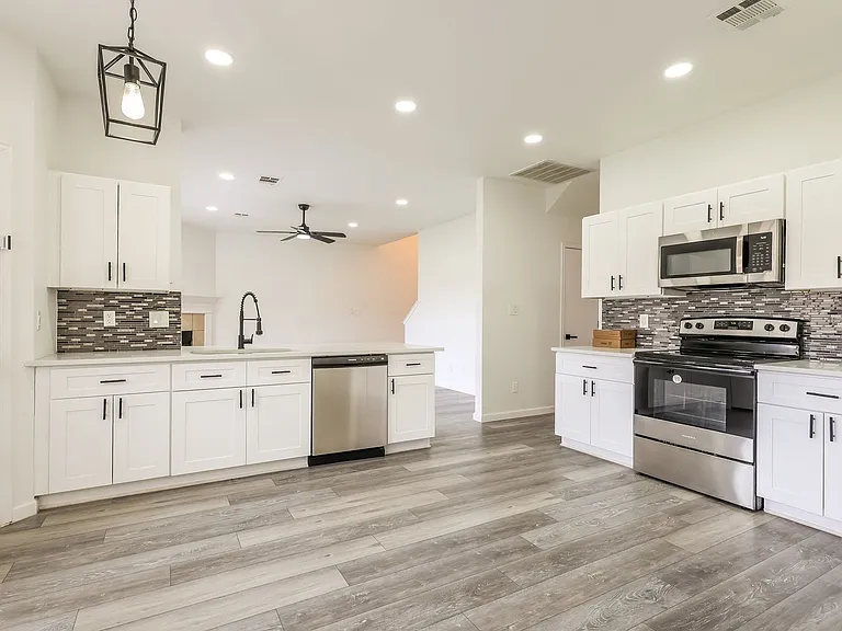 4604 Summit Hill Dr — Photo 7
