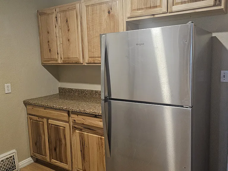 1407 Stevens Dr — Photo 2