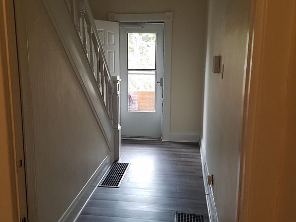 5th image of 814 Western Ave
