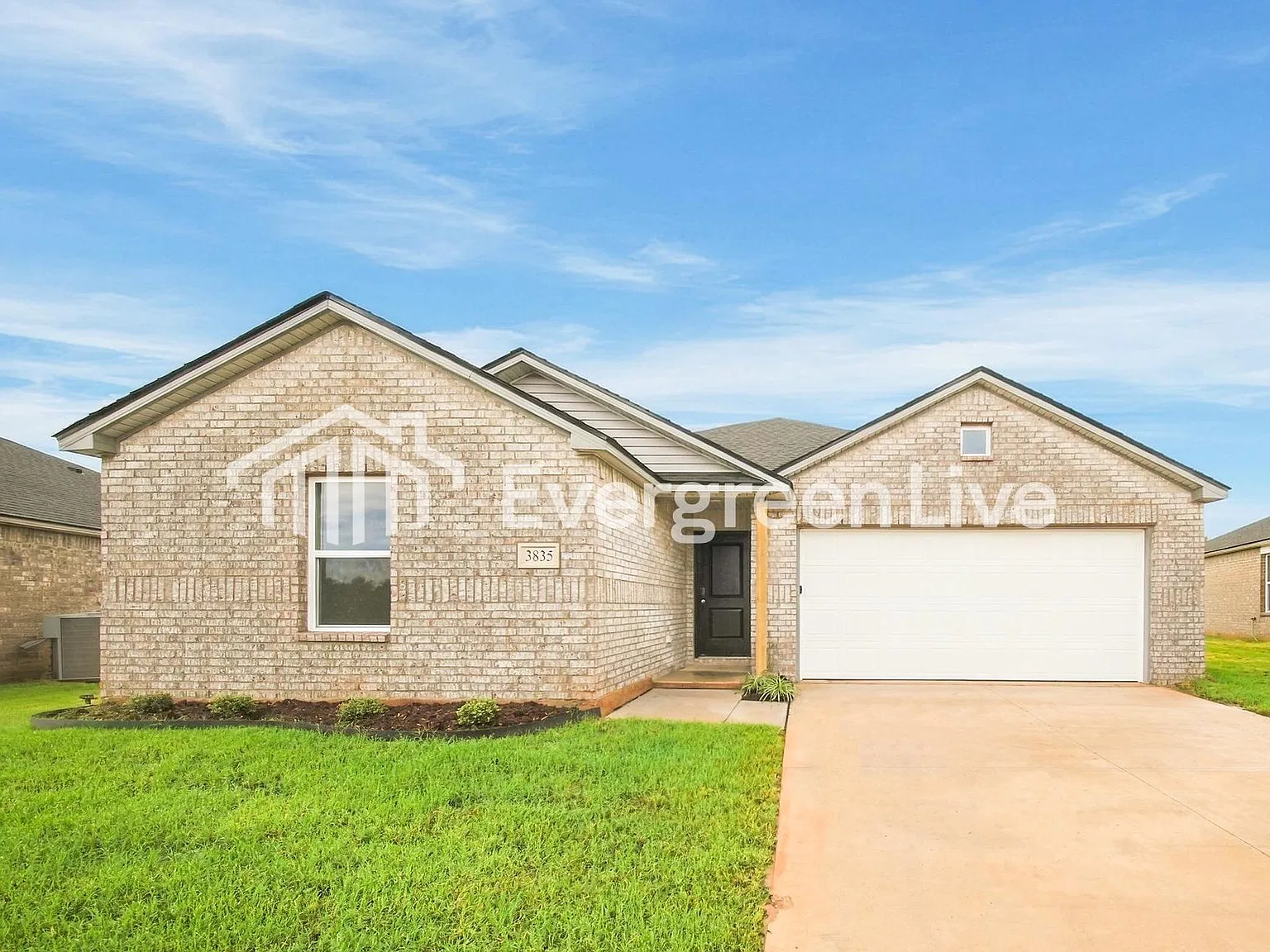3 bed, 2.0 bath, 1290 sqft, $1,515 — Photo 1