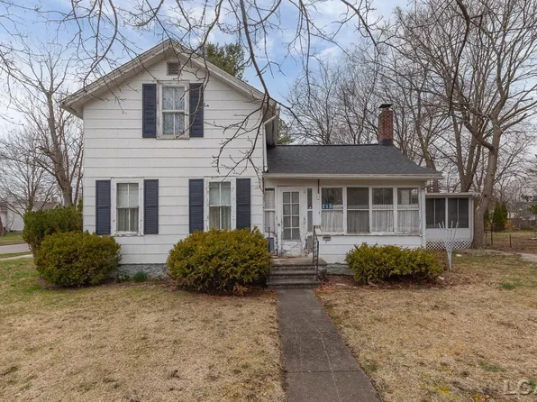 215 W Cummins St, Tecumseh, MI 49286