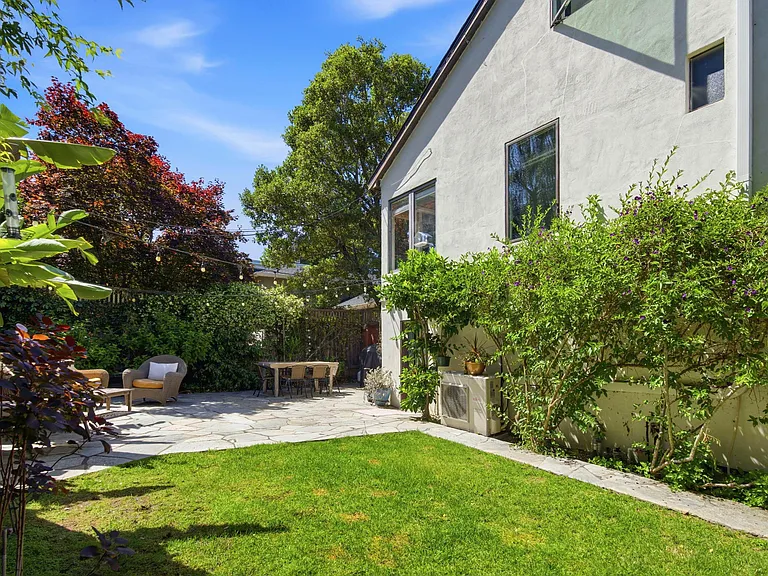 284 E Blithedale Ave — Photo 63
