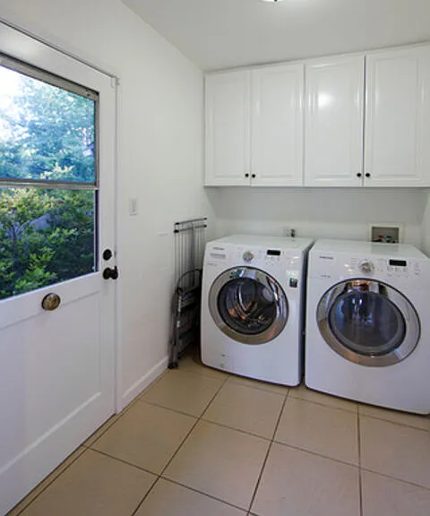 12419 Sarah St — Photo 15