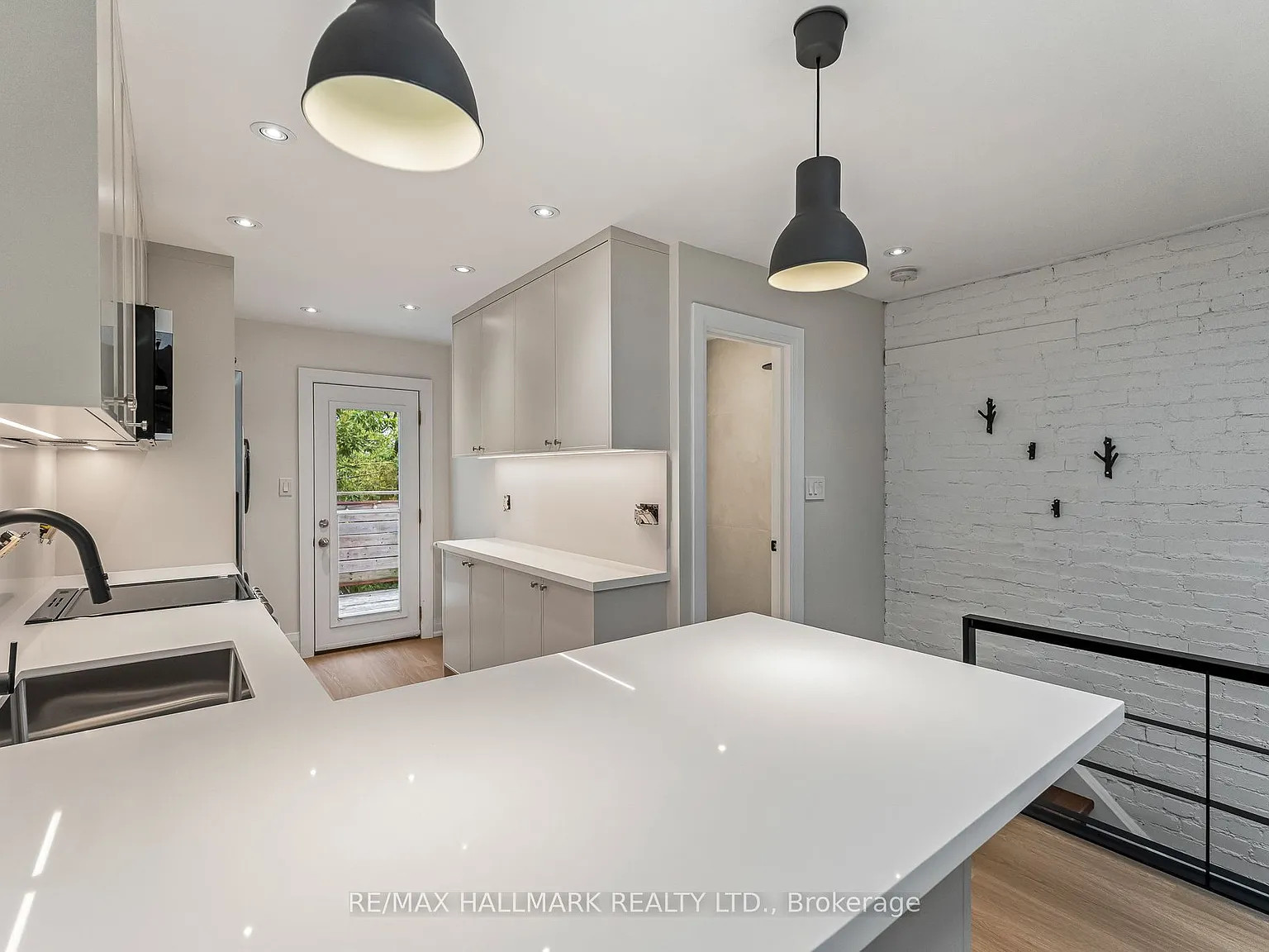 1 bed, $2,285 — Photo 3