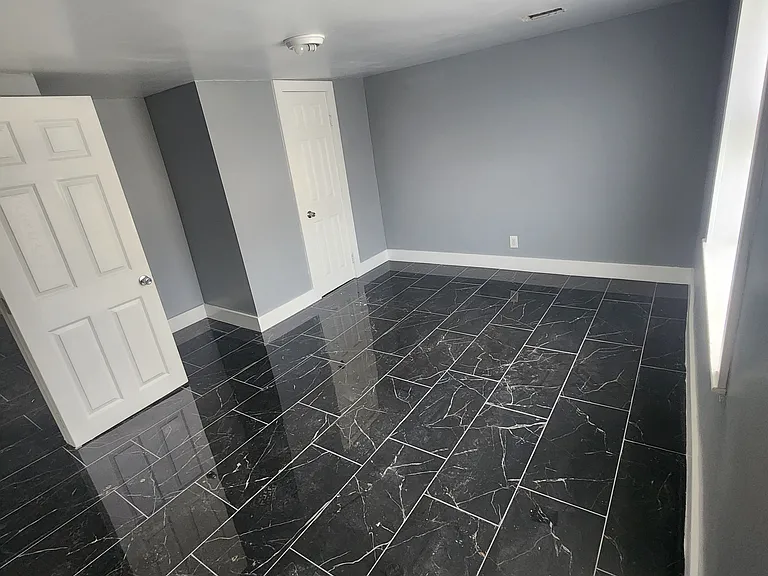 302 S Hall St — Photo 7