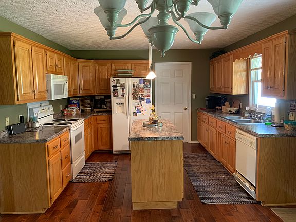 4th image of 602 Green Valley Dr