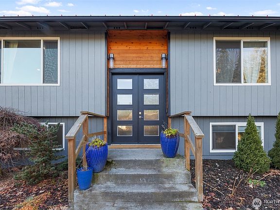 5th image of 12702 214th Avenue Ct E