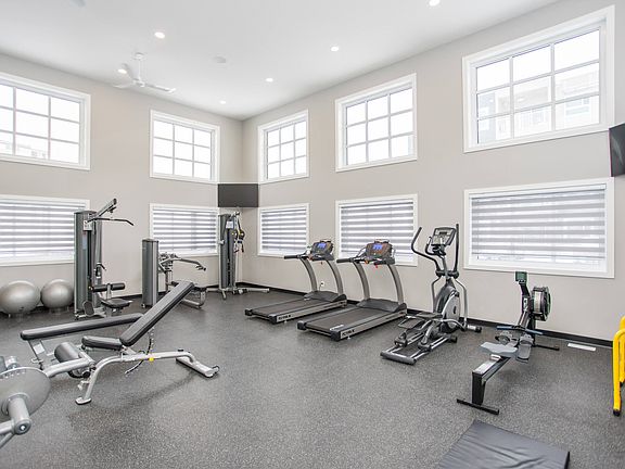 3rd image of 5501 Prefontaine Ave #108
