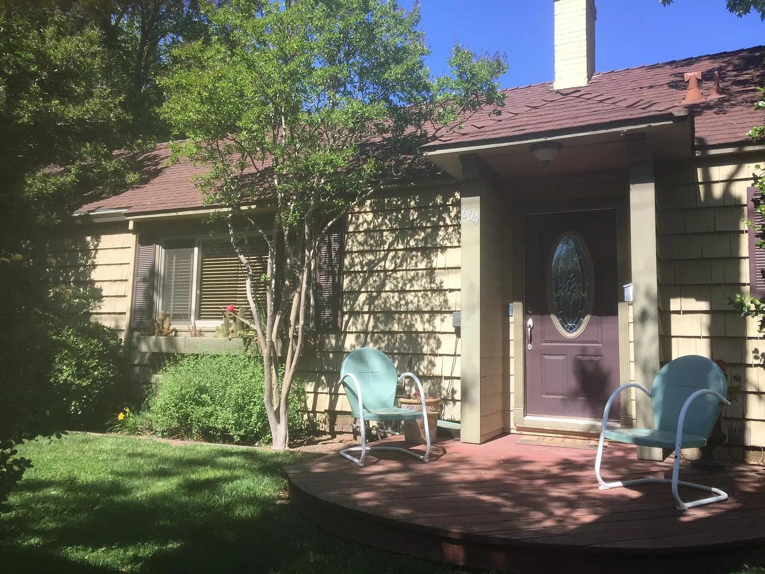 604 Arbutus Ave photo 1