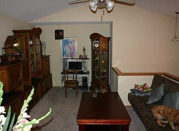 5th image of 202 W Waterford Ct