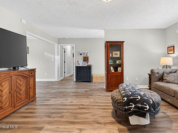 5th image of 1064 Ward Avenue SW