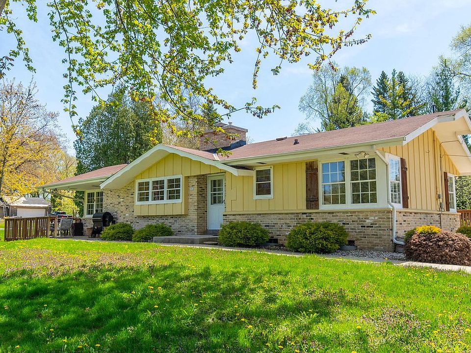 202 Sunset LANE, Cedarburg, WI 53012 Zillow