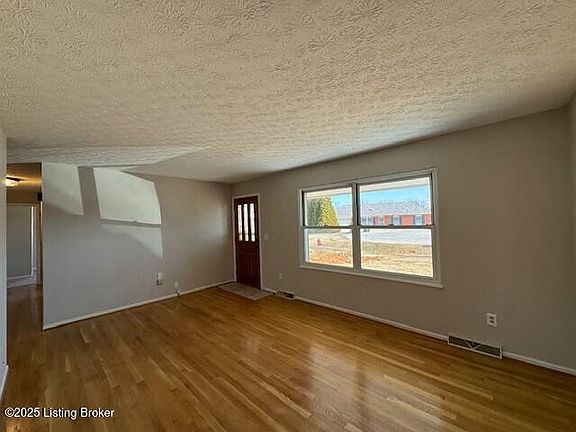4th image of 931 Rhonda Ct