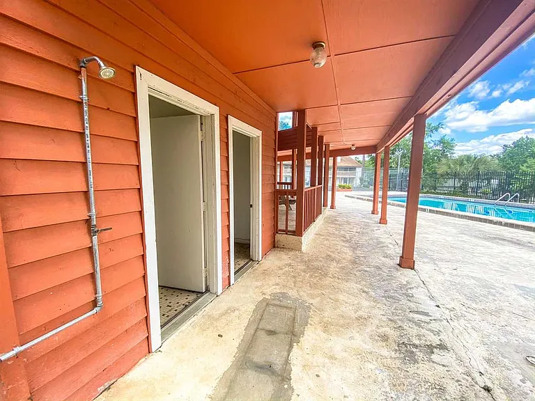 1104 Green Tree Ct #E — Photo 28