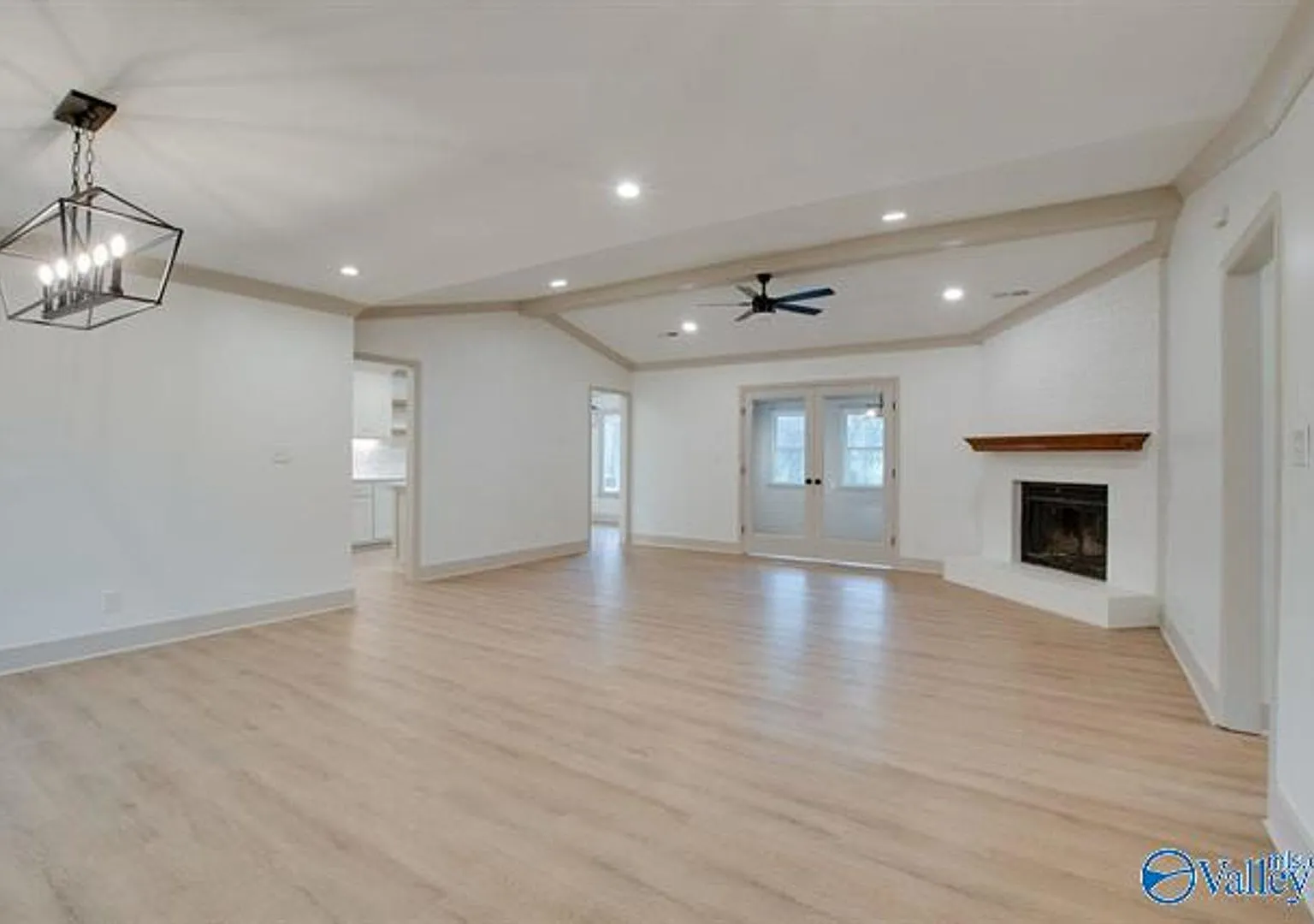2042 Rosebury Lane — Photo 2