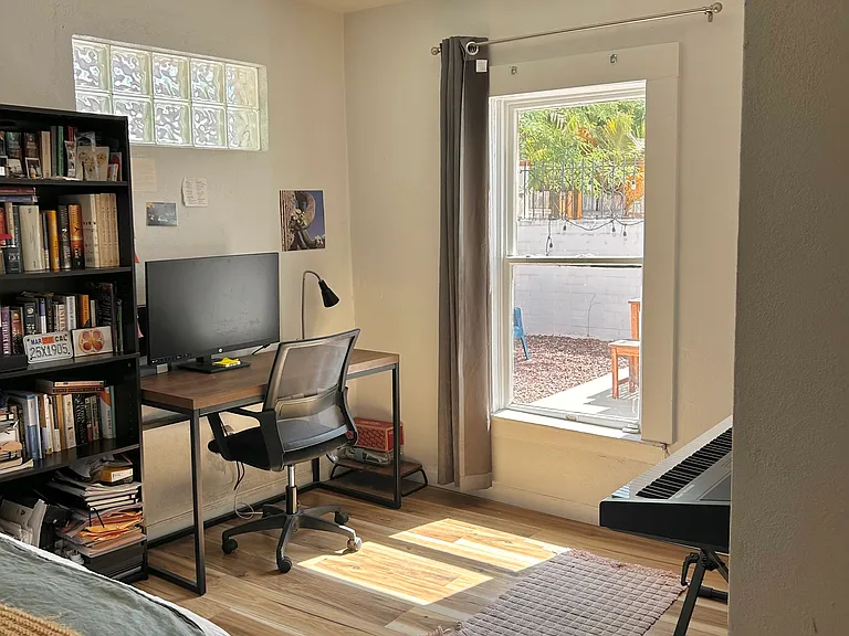 1011 E Elm St — Photo 4