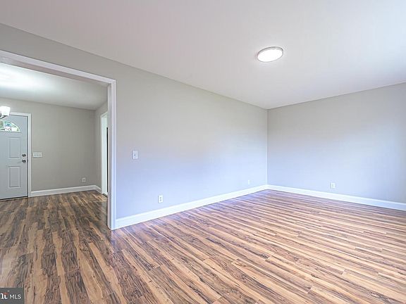 2nd image of 252 W Park Dr