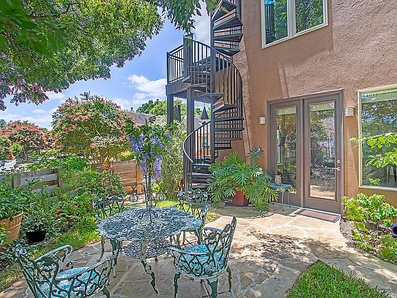 Private Front Courtyard