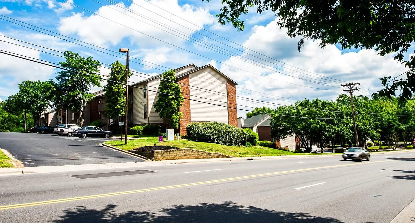 Sharonridge Apartments — Photo 1