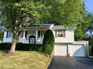 901 Dorncliff Ln, Buffalo Grove, IL 60089