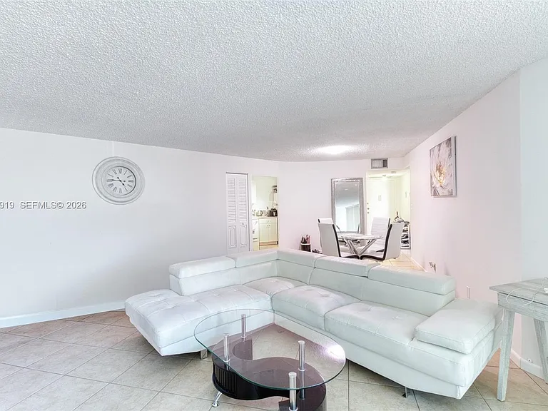 800 Parkview Dr #311 — Photo 4
