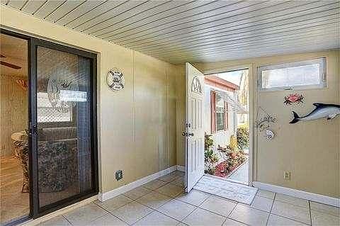 3rd image of 905 Oriole Cir