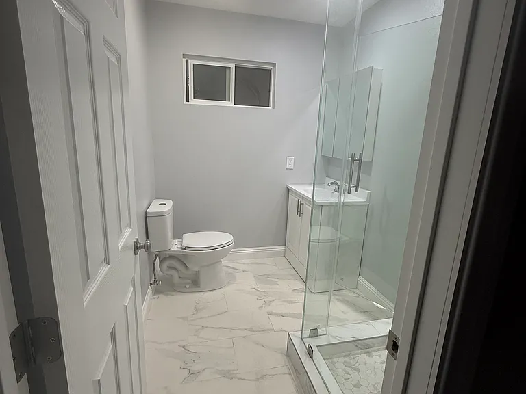 421 Douglas Ave — Photo 8