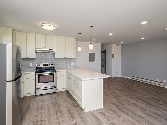 4th image of 550 27th St APT 204