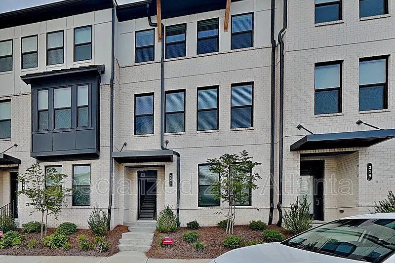 4 bed, 3.5 bath, 2314 sqft, $2,595 — Photo 3