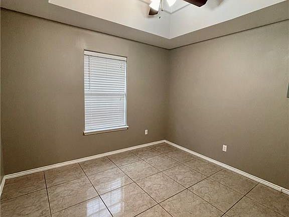 5th image of 2240 Date Palm Ave APT 3
