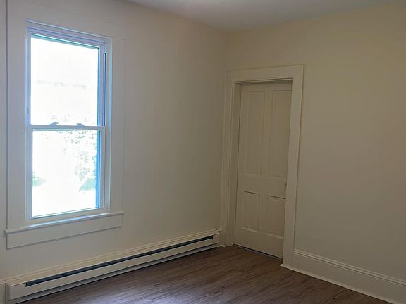 5th image of 1015 Clarke Ave