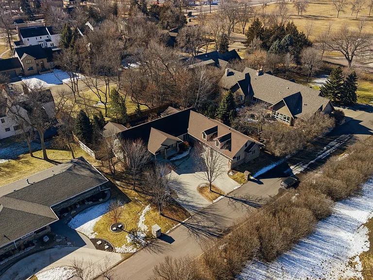 6 Lilac Ln — Photo 2