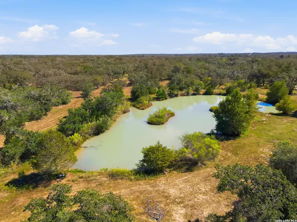 3001 Curry, Seguin, TX 78155