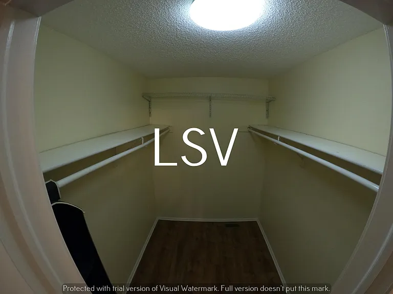 Walking Closet master BR