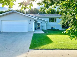 1306 34th St SW, Watertown, SD 57201