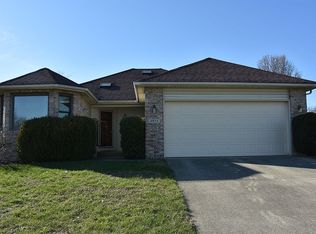 2074 Sherman Ct, Columbus, IN 47203