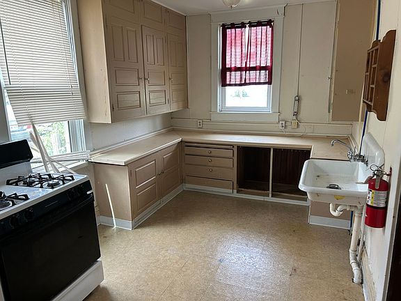 2nd image of 111 Washington St #111