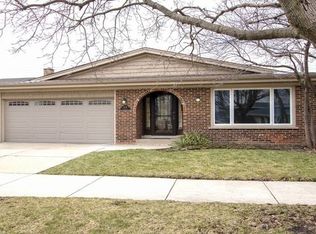 6938 N Dowagiac Ave, Chicago, IL
