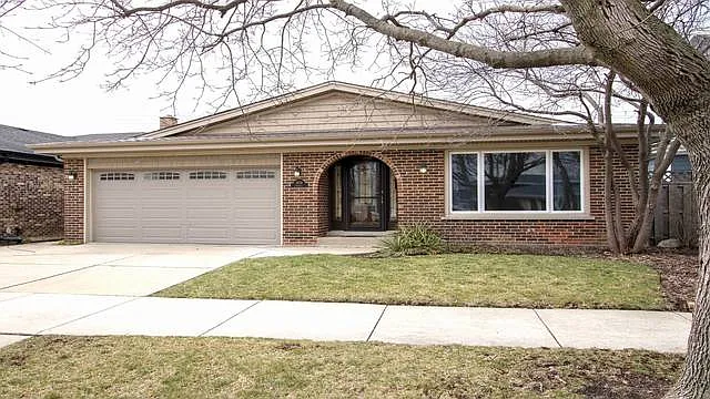 6938 N Dowagiac Ave photo 1