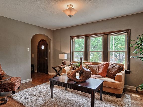 3rd image of 6305 Bancroft Ave